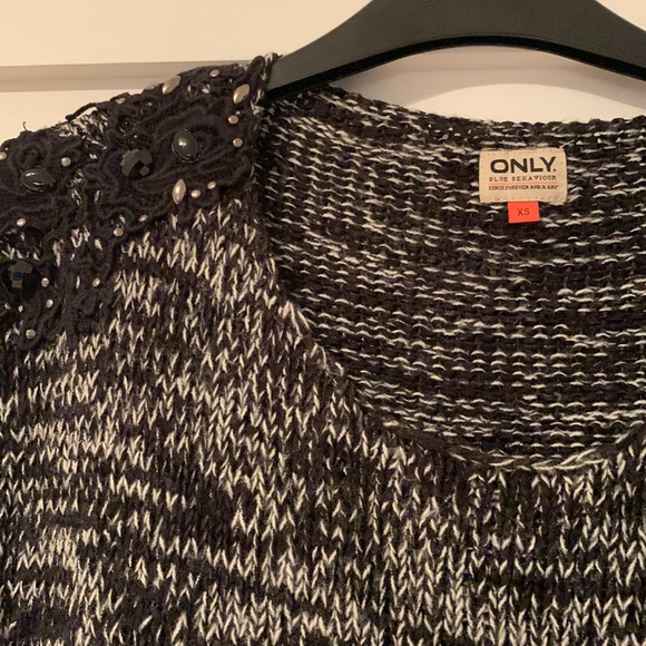 ONLY brand sweater with delicate embroidery on shoulders - Picture 2 of 6